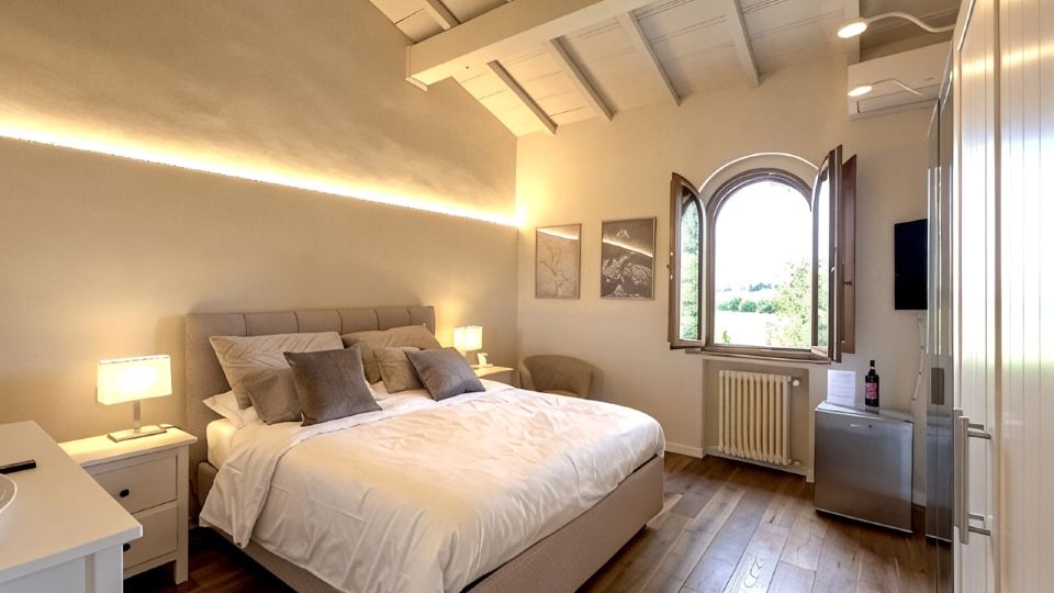 Cosy double room in pretty cottage with WiFi and AC in enchanting Monteaperti