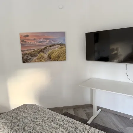 #1 Top room: central & comfortable, shared bathroom