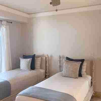 Designer Waterfront Villa with Sublime Views - Private & Exclusive. Free Kayaks. Rooms