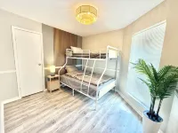 Charming 3-bedroom house in delightful Lewisville with AC, WiFi - Homestays