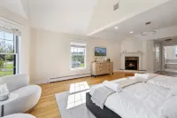 Elegant Home w/7BRs, Game Room, Luxury Yard, Pool