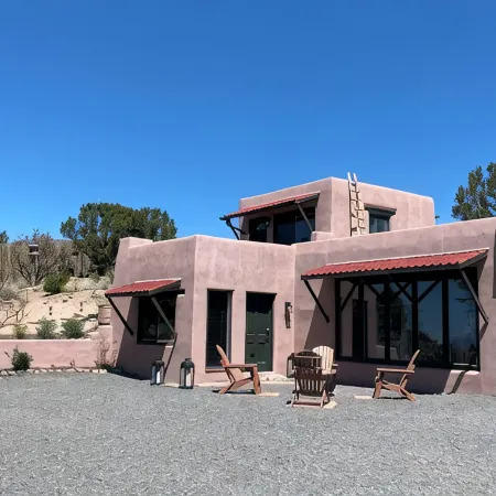 Secluded, modern adobe home just 4.9 miles from the historic Santa Fe Plaza.