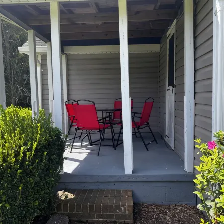 Charming 2-bedroom Cottage with AC and WiFi in Pilot Mountain