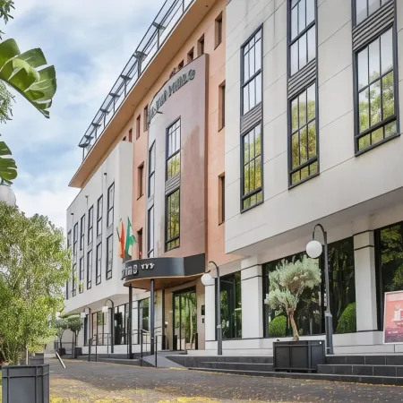 Hotel San Pablo Sevilla Отели рядом с достопримечательностью «Аквапарк "Акуополис"»