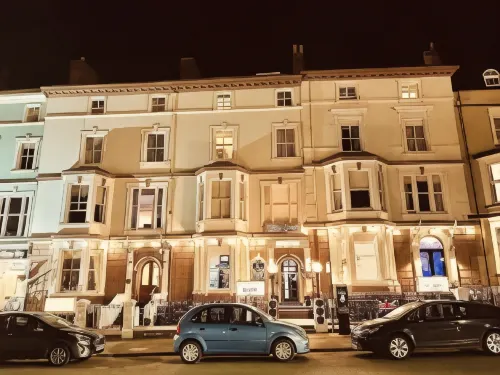Lauriston & Lawton Court Hotel