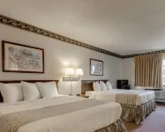 Econo Lodge Inn & Suites - parking