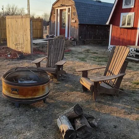 Cozy cabin on a working horse rescue with WiFi, HVAC, plumbed outhouse, shower