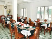 Mya See Sein Hotel - parking