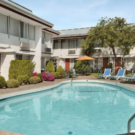 Days Inn by Wyndham Victoria Airport Sidney