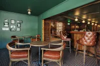 Rock Creek Resort - bar