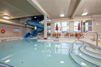 Pomeroy Hotel Fort St. John - С бассейном