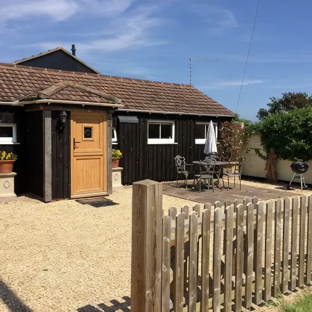DAIRY COTTAGE. Delightful luxury rustic cottage nr New Forest and South Coast. Отели в г. Фордингбридж