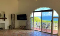 Sunshine & Happiness! 2 BR Home, pool & ocean view