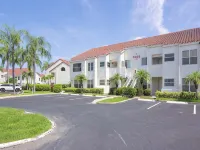 Isla Del Sol Remodeled 2 Bd/2BA Condo Close to Beaches - Private Pools