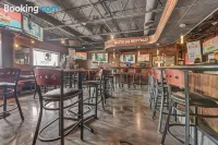 Buffalo Airport Hotel - bar