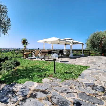 Villa Veranda, big private pool in relaxing green hills just 4 km from the beach