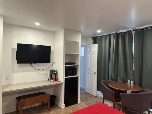 Motel Chez Nous