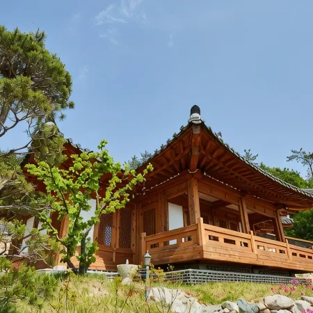 Shinan Rainbow Hanok Pension