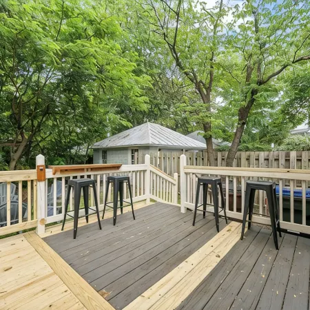 Charming Downtown Corner Cottage - 1 Block Walk to Food & Fun - Dog Friendly