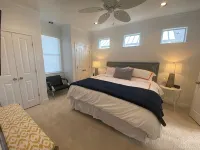 Lovely, Bright Modern House, Short Walk to Main Street, Private Pool! - 4성급