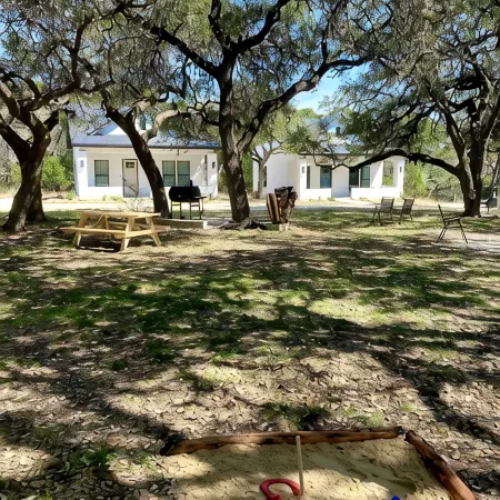 Luxury Bungalow 2 Miles to Gruene Hall, 10 Miles to Whitewater Amphitheater