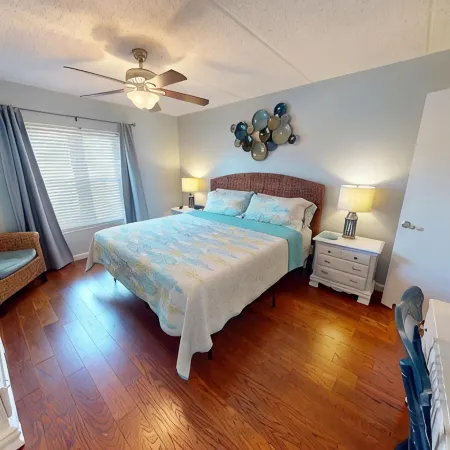 Beautifully Updated 2 Bed / 1 Bath on Intercoastal