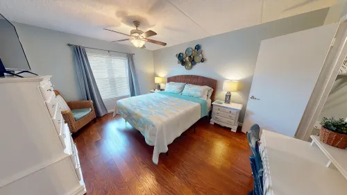 Beautifully Updated 2 Bed / 1 Bath on Intercoastal - Gym