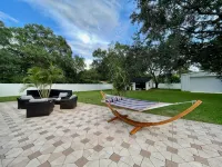 Luxury Villa with Heated Saltwater Pool & Spa, Mini Golf, BBQ, 5 Mins to Beach -  Casas de vacaciones