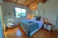 HEXAGON BEACH HOUSE - Great views of the Bay of Fires - Wifi