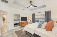 Luxury 30A Cottage 'The Toasted Coconut': Hot Tub, Walk to Beach, Sleeps 10 - واي فاي