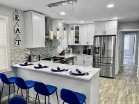 FREE Parking Modern Duplex King Beds near EWR& NYC - Holiday Apartments