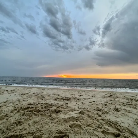 Beach House CapeMay LINENS INCLUDED 1 block&a short 5min walk to Beach Sleeps 19