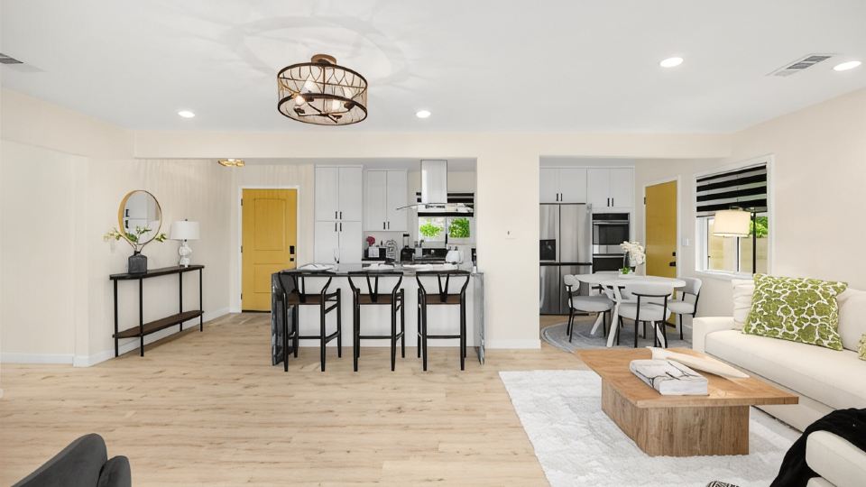 Luxurious Newly Remodeled 4 bedroom Home with Large Backyard near Disneyland