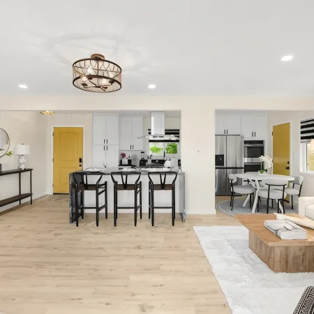 Luxurious Newly Remodeled 4 bedroom Home with Large Backyard near Disneyland