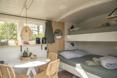 Tinyhouse Kraayennest - Lakes of Vinkeveen near Amsterdam のホテル