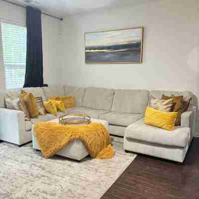 Spacious 5-bedroom house in lovely North Charleston!! 20mins to Downtown Others