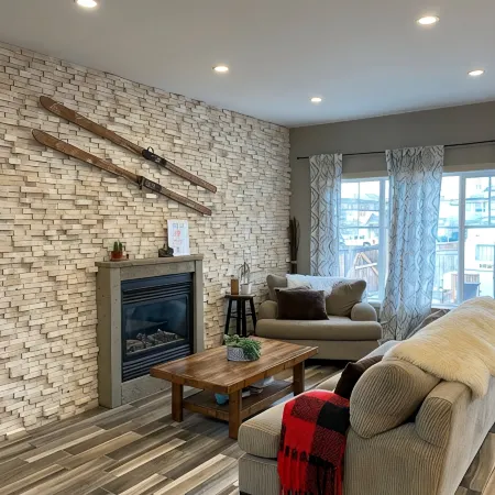 Bright and modern home Отели рядом с достопримечательностью «Канадский олимпийский парк»