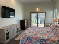"CALYPSO"  BRAND NEW  HUGE 4-bedroom house with WiFi and AC in Oak Harbor - 4-Star
