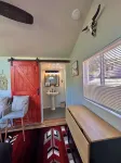 Cozy and Quiet Tiny House Cottage with Skylight 2 Minutes from Main Street - Wifi