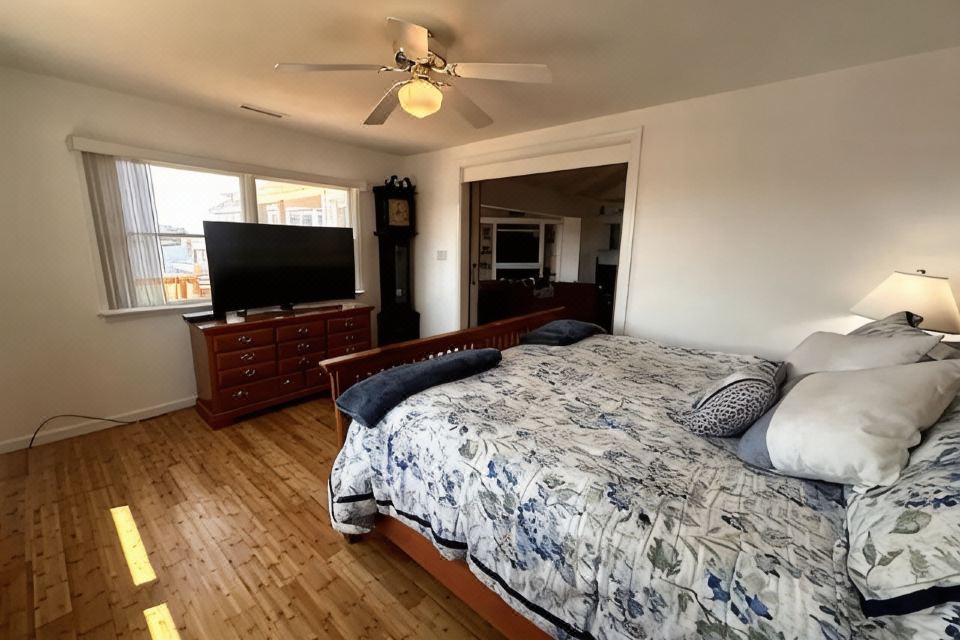 Photo 4 of 6