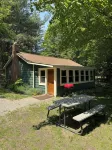 PINE COTTAGE - Pet Friendly Lakefront Cottage on Thayer Lake - Chalets