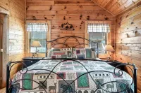 Couples Cabin - Private Hot Tub - 1 Mile to Parkway - Romanttinen