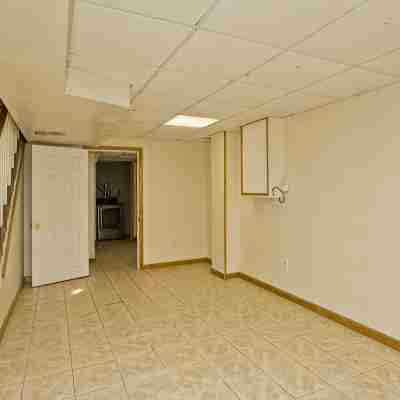 Cozy 3-bedroom Duplex2 in beautiful Springfield with WiFi, central AC Others