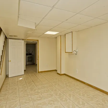 Cozy 3-bedroom Duplex2 in beautiful Springfield with WiFi, central AC Hotels in Springfield