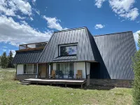 Mountain Vintage Vacation Home! Conveniently in Mt CB, easy access to trails! - 4-Star