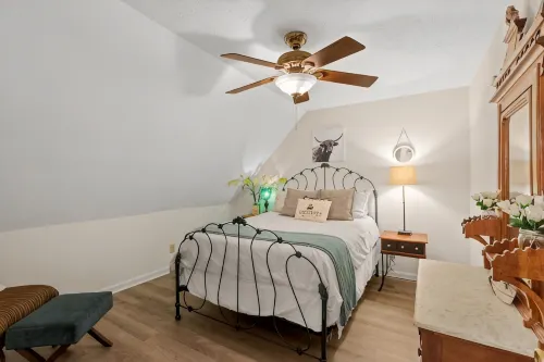 Cozy Cabin 3.5 min from Sportman's! - Chalets