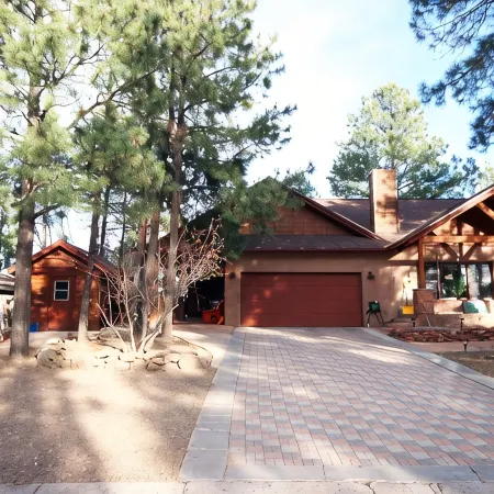 Awesome Custom-built Guesthouse In Quiet Downtown Location