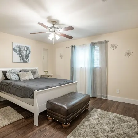 Lovely 2 bedroom in Midlothian, 3 minutes from downtown.