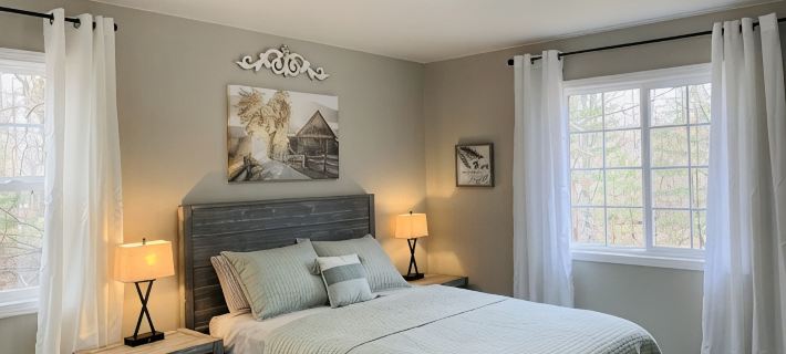Cheerful 3 bedroom home on wooded acre. Near to Port Huron and Lake Huron. Hotels in St. Clair County
