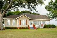 Spacious Country Living Located In The Heart Of Brenham - 3-Star